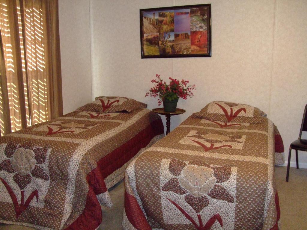 Rainbow House Villa Angel Fire Room photo